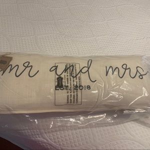 Nwt perfect gift for the Mr and Mrs of 2018 anniversary